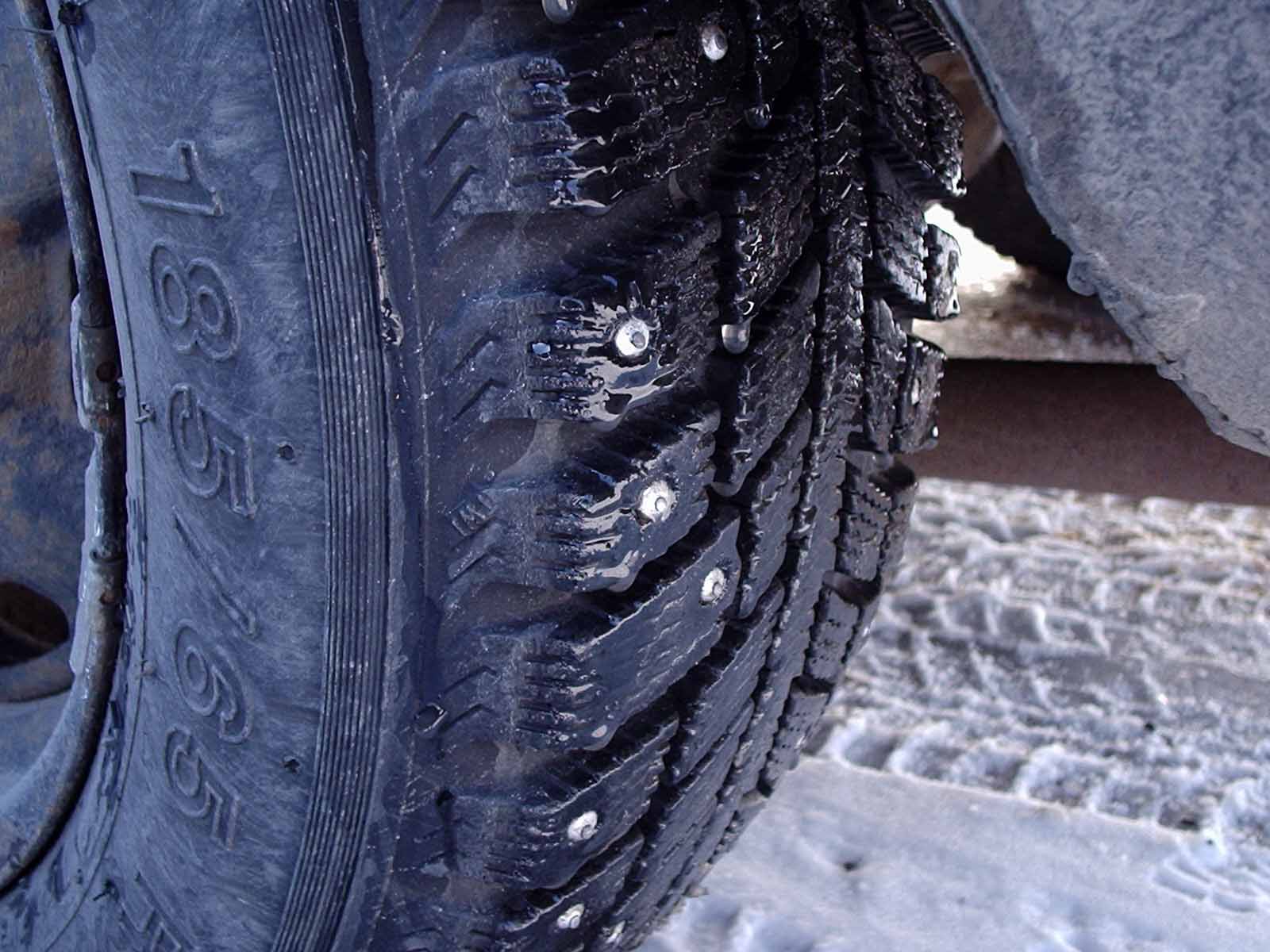 http://toyotacover.50megs.com/Jaatie/Mystuddedtires.jpg