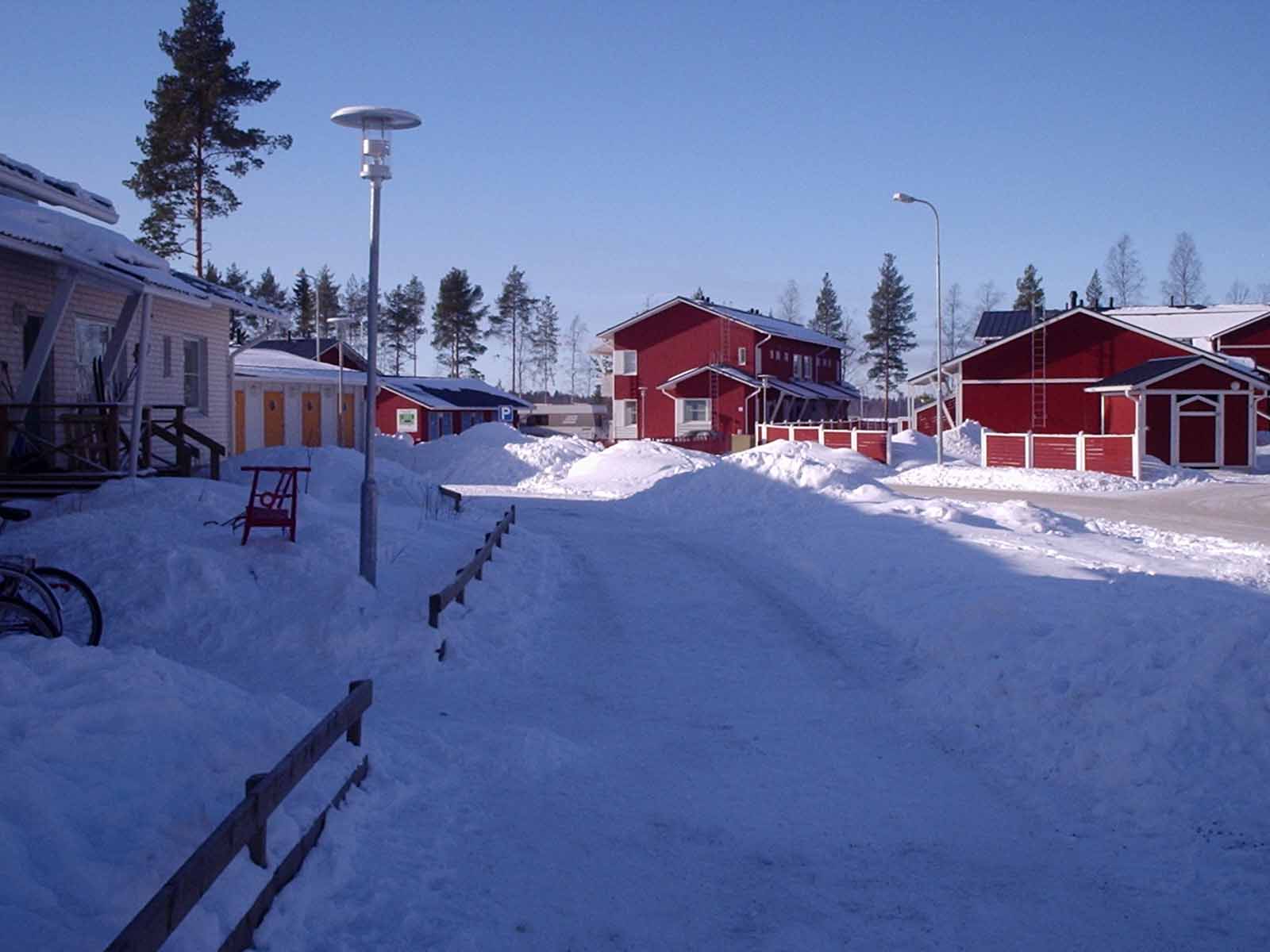http://toyotacover.50megs.com/Jaatie/Outsidemyhouse.jpg